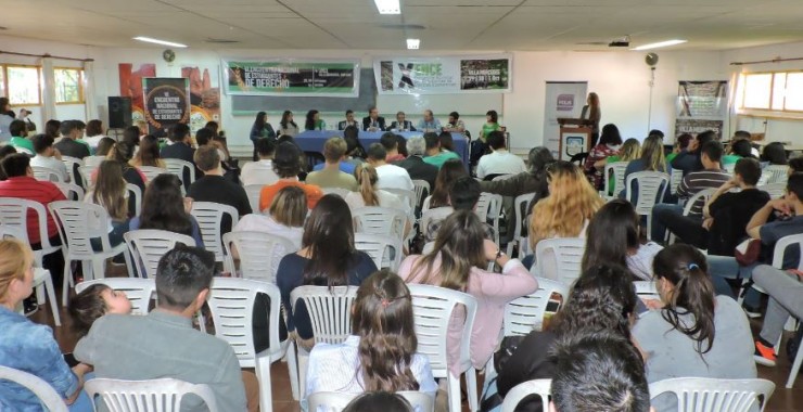 Estudiantes de ocho provincias debatieron sobre derecho y economía