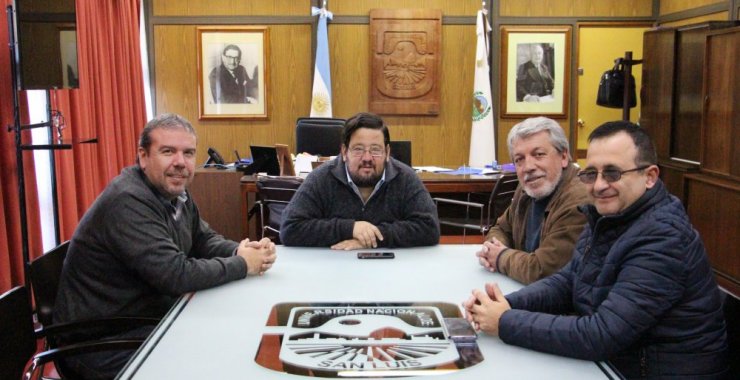 Coordinan acciones con la Subsecretaría de Agricultura Familiar