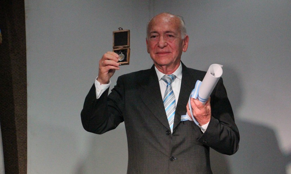 Distinguieron al Dr. José Esteban Costa Gil con el Doctorado Honoris Causa