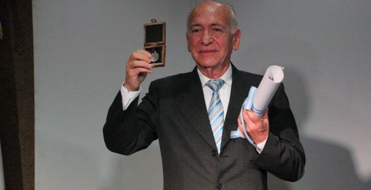 Distinguieron al Dr. José Esteban Costa Gil con el Doctorado Honoris Causa