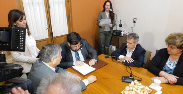 Firman decretos para obras en el Centro Universitario Villa Mercedes