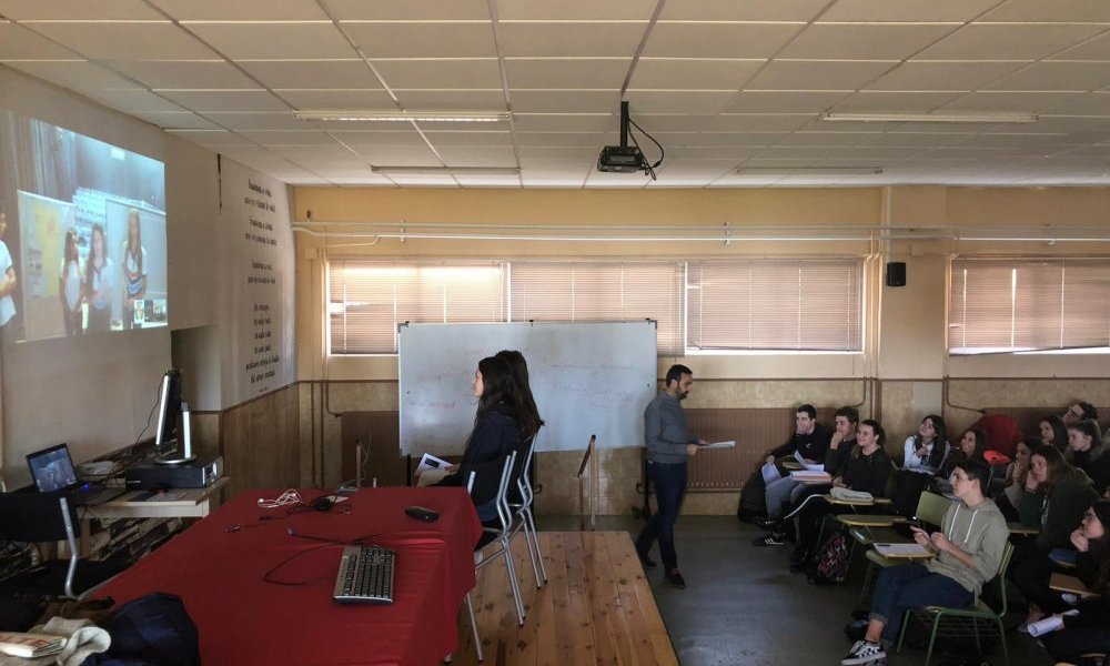 Por videoconferencia la Escuela Normal compartió historia local con España