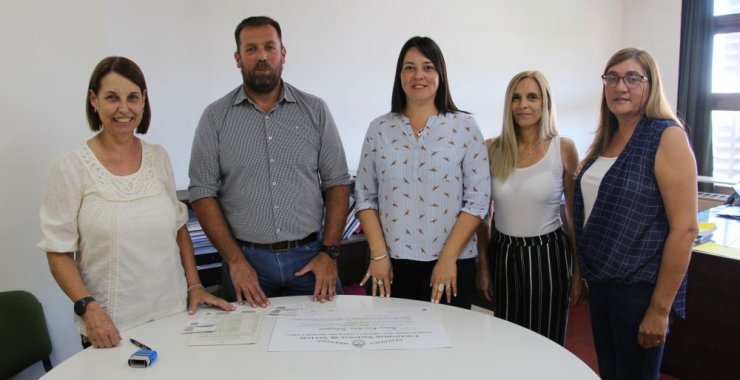 Colocan las primeras obleas que legalizan los diplomas y certificados analíticos