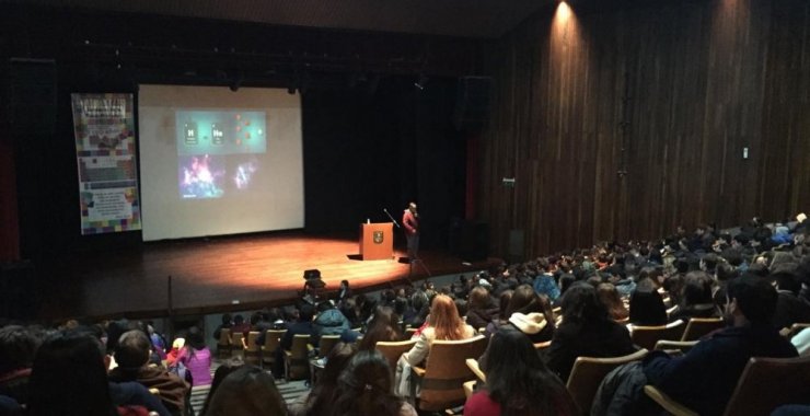 Más de 800 alumnos celebran la creación de la Tabla Periódica