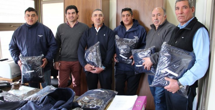 Indumentaria institucional para el servicio de vigilancia
