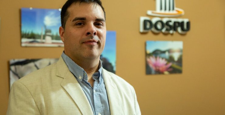 El Dr. Cesar Almeida en la presidencia de la DOSPU