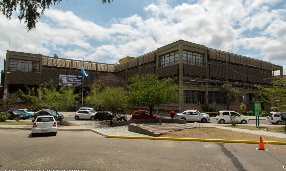 Por coronavirus extienden el cierre de los edificios de la Universidad