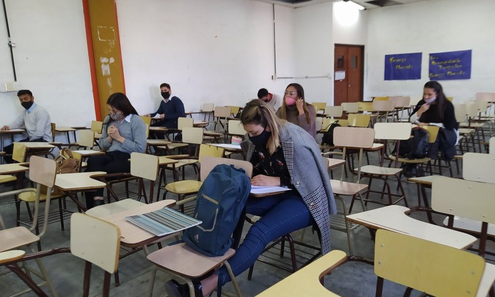 FCEJS: Más de 900 alumnos se presentan al primer llamado de exámenes presenciales