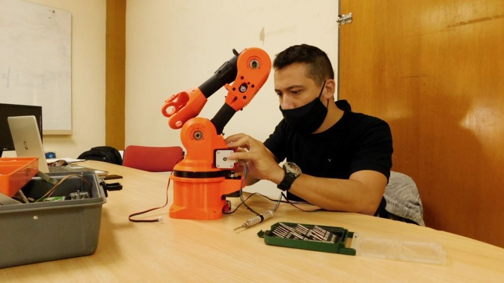 Construyen un nuevo robot para uso académico