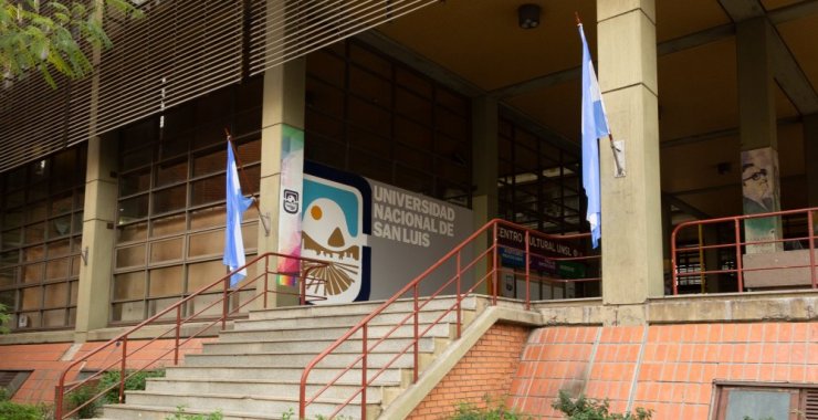 La Facultad de Ciencias Humanas acreditó tres carreras de posgrado