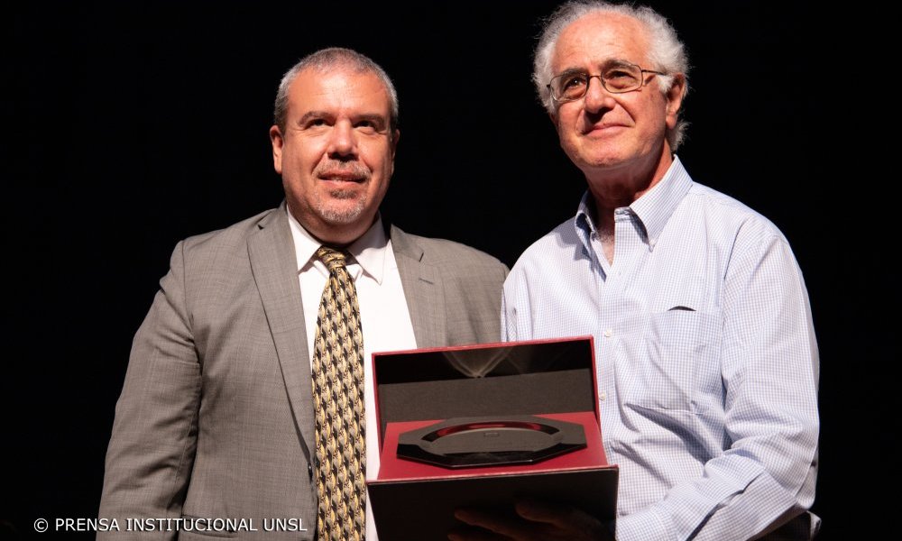 El Dr. Víctor Penchaszadeh recibió el Premio Mauricio López