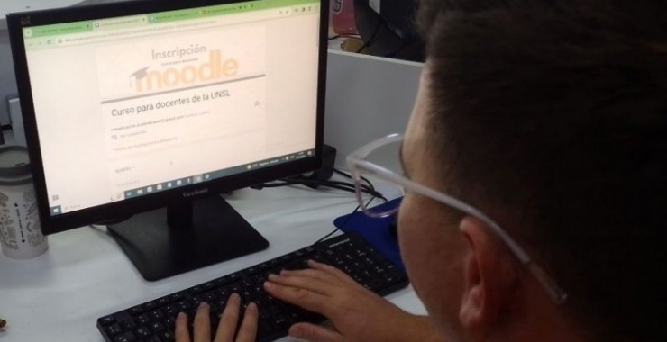 Capacitación sobre Moodle para docentes de la UNSL