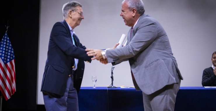 Wilfred Tysoe recibió el Doctorado Honoris Causa de la UNSL