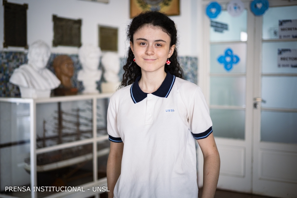 Estudiante de la Escuela Normal fue premiada en los intercolegiales culturales