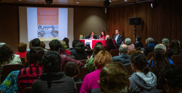 Presentaron el libro «Tejiendo Historias del Magisterio III»