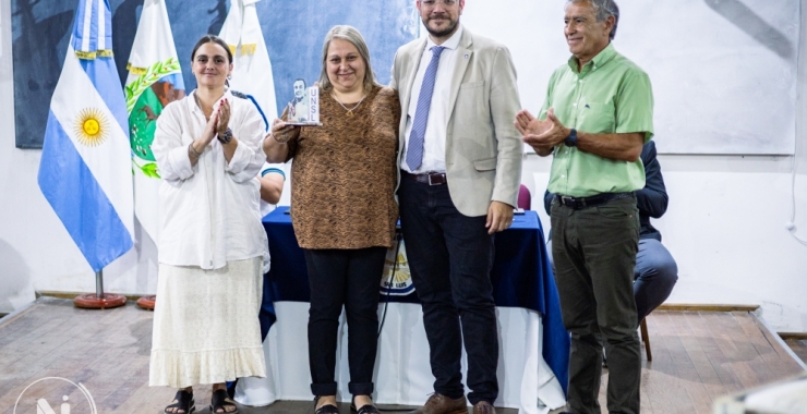 Carina Roxana Velázquez recibió el Premio Alberto «Turco» Geraiges