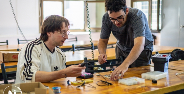 Estudiantes de la UNSL construyen un cohete experimental que pronto tomará vuelo